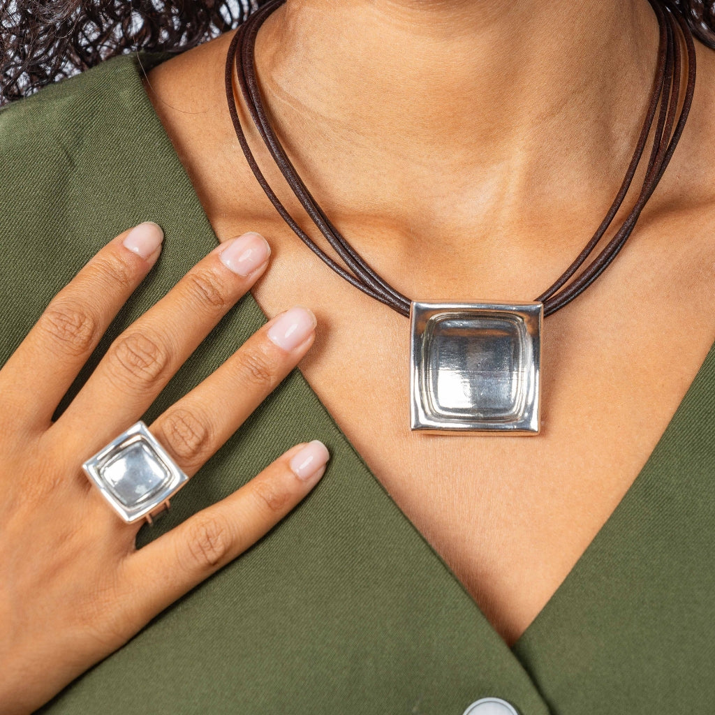 COLLAR OBSIDIAN SQUARE