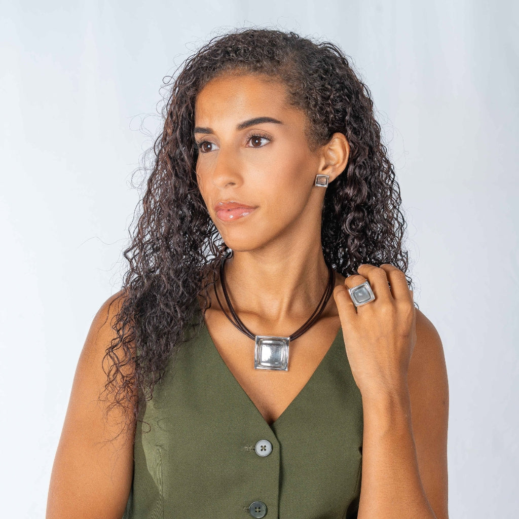 COLLAR OBSIDIAN SQUARE