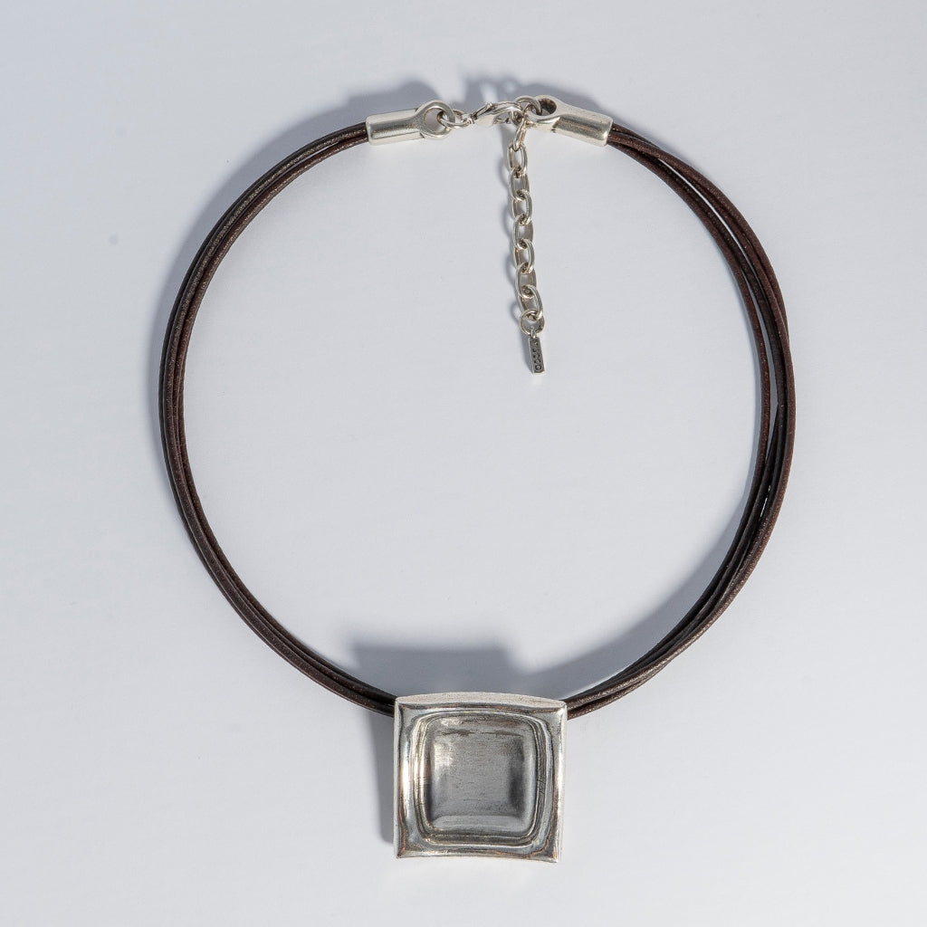 COLLAR OBSIDIAN SQUARE